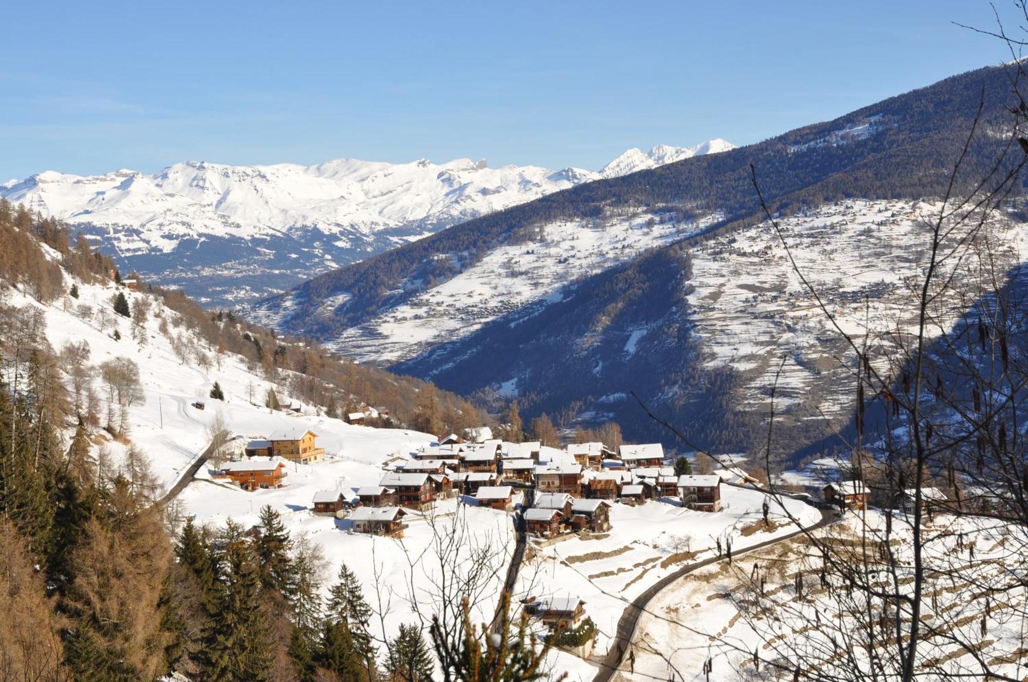 La Cle Des Champs Bed & Breakfast Heremence Exterior photo